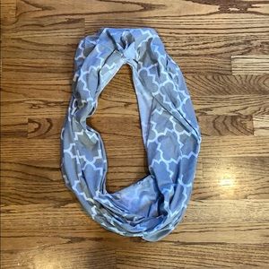 Nursing/maternity scarf